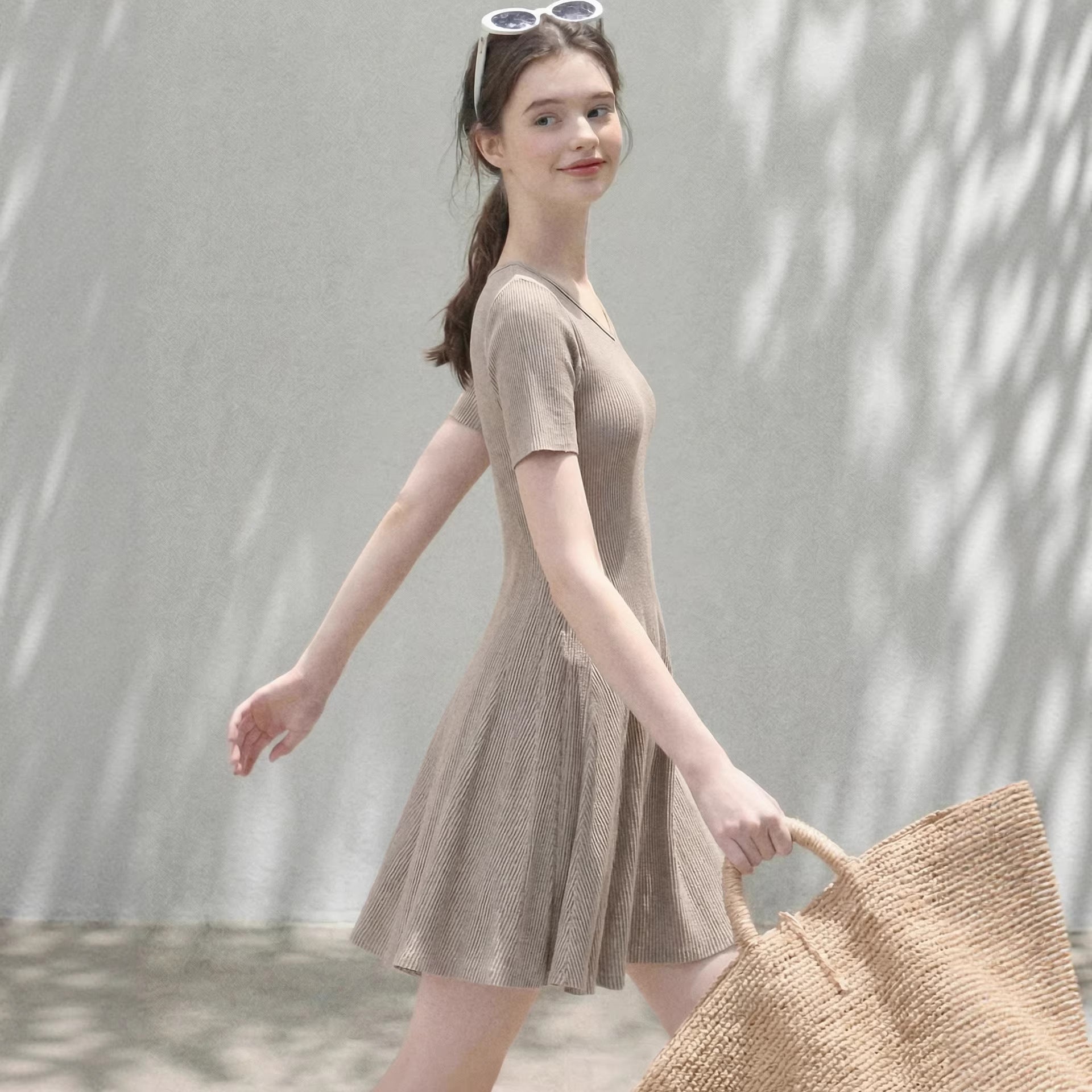 European And American Foreign Trade Amazon Cross-Border Women'S Clothing Wholesale Khaki V-Neck Dress Short-Sleeved Waist Slimming A-Line Skirt